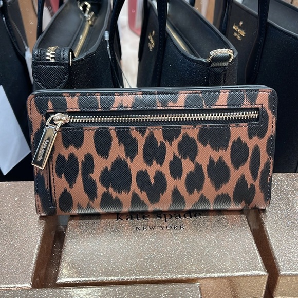 Kate Spade Schuyler Large Slim Bifold Wallet
COLOR:
Multi
NWT - Picture 10 of 16